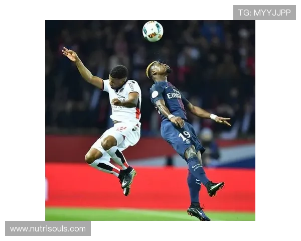 巴黎圣日耳曼祝德罗欢迎回家